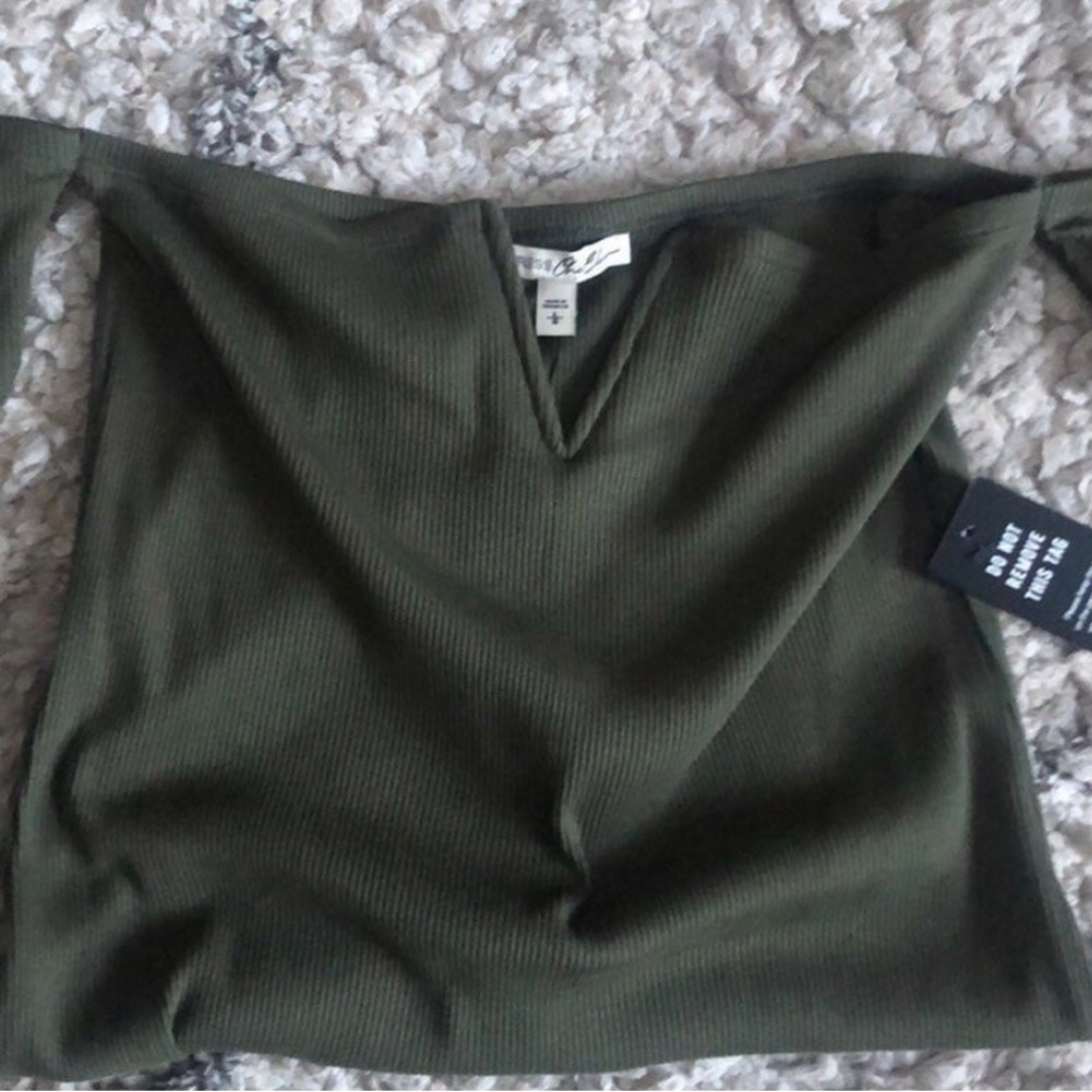 EXPRESS bodysuit, V-wire & ribbed, on or off shoulder, snap closure. NEW tags - Picture 8 of 13